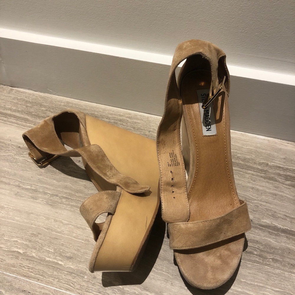 Steve Madden nude wedges 9